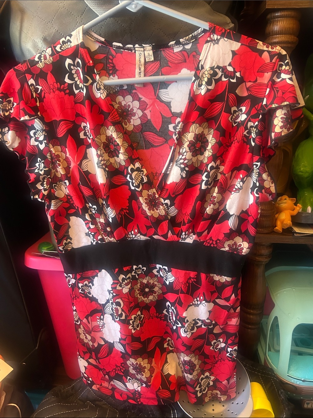 Vintage Y2K Susan Lawrence Red, Black and White Floral V-Neck Blouse
